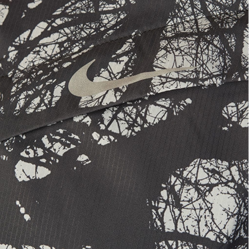 Nike Enchanted Impossibly Light Running Jacket - Picture 2 of 3